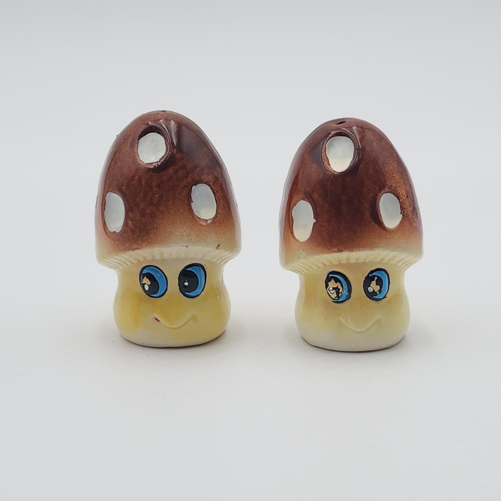 Vintage Anthropomorphic Mushroom Salt Pepper Shakers Ceramic Smiley Toadstool